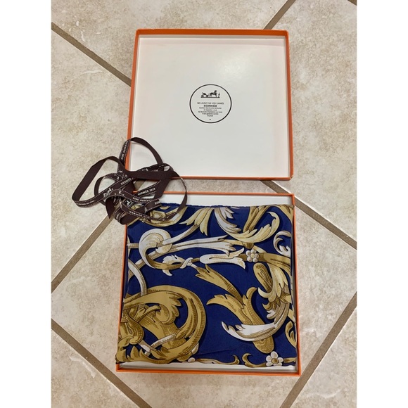 Hermès Silk Scarf - Picture 6 of 6